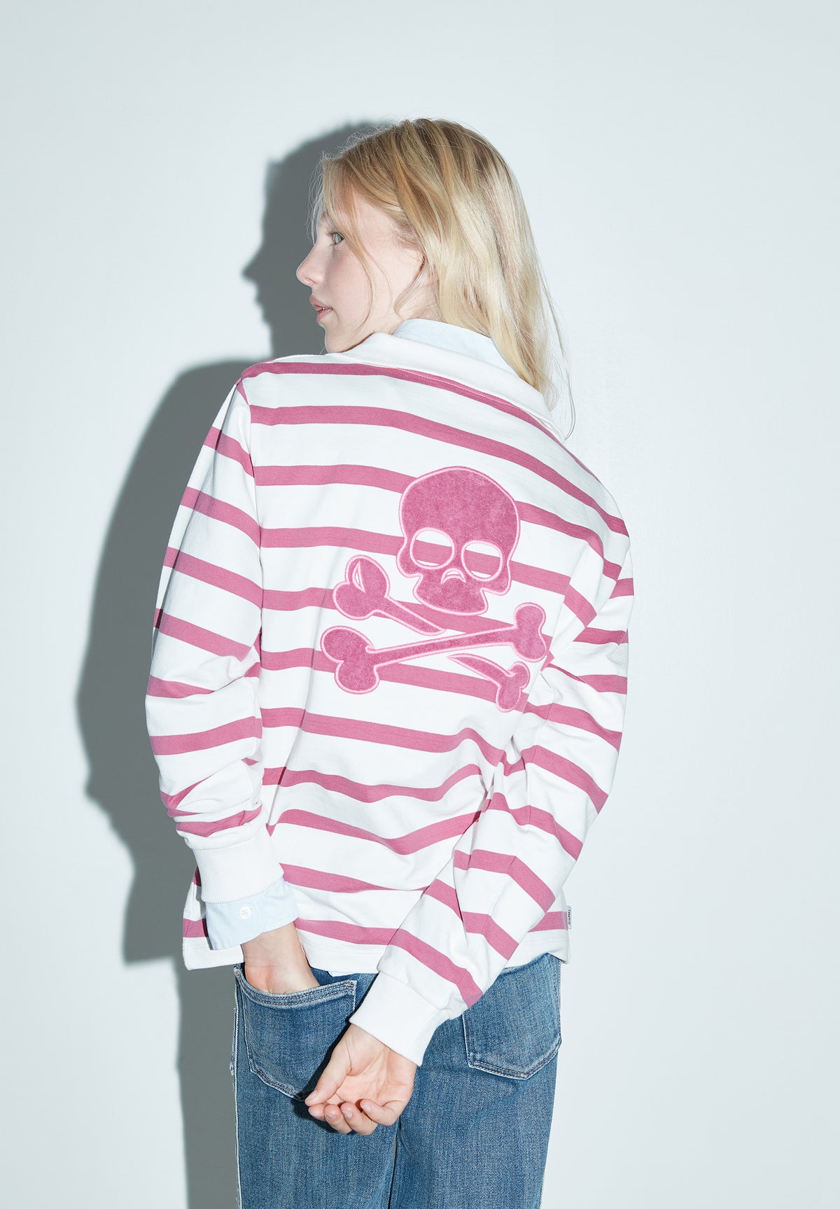 HOODY MIT HALF-ZIP-REISSVERSCHLUSS UND STREIFEN
