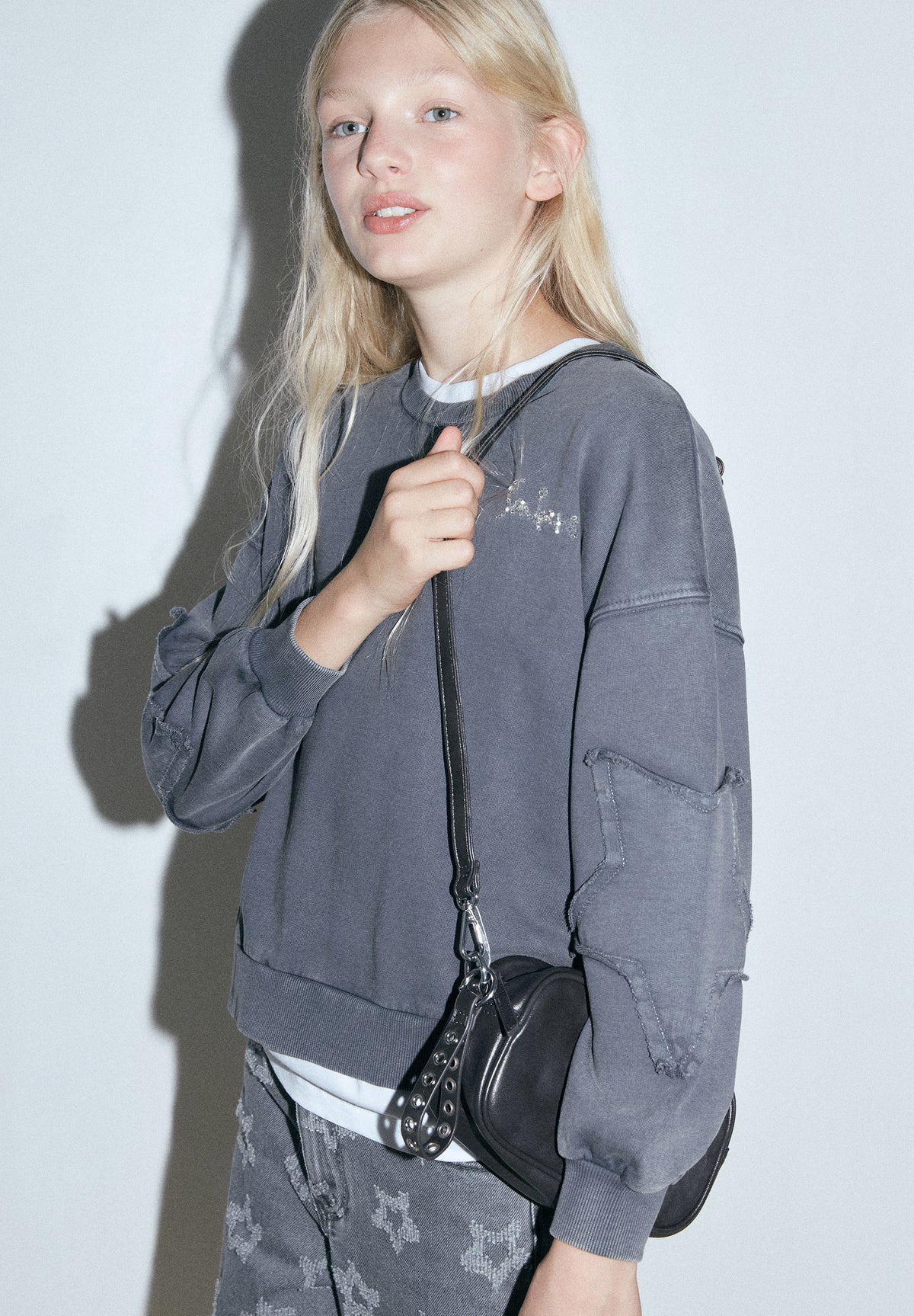 SWEATSHIRT WITH DETAIL ON THE SLEEVE
