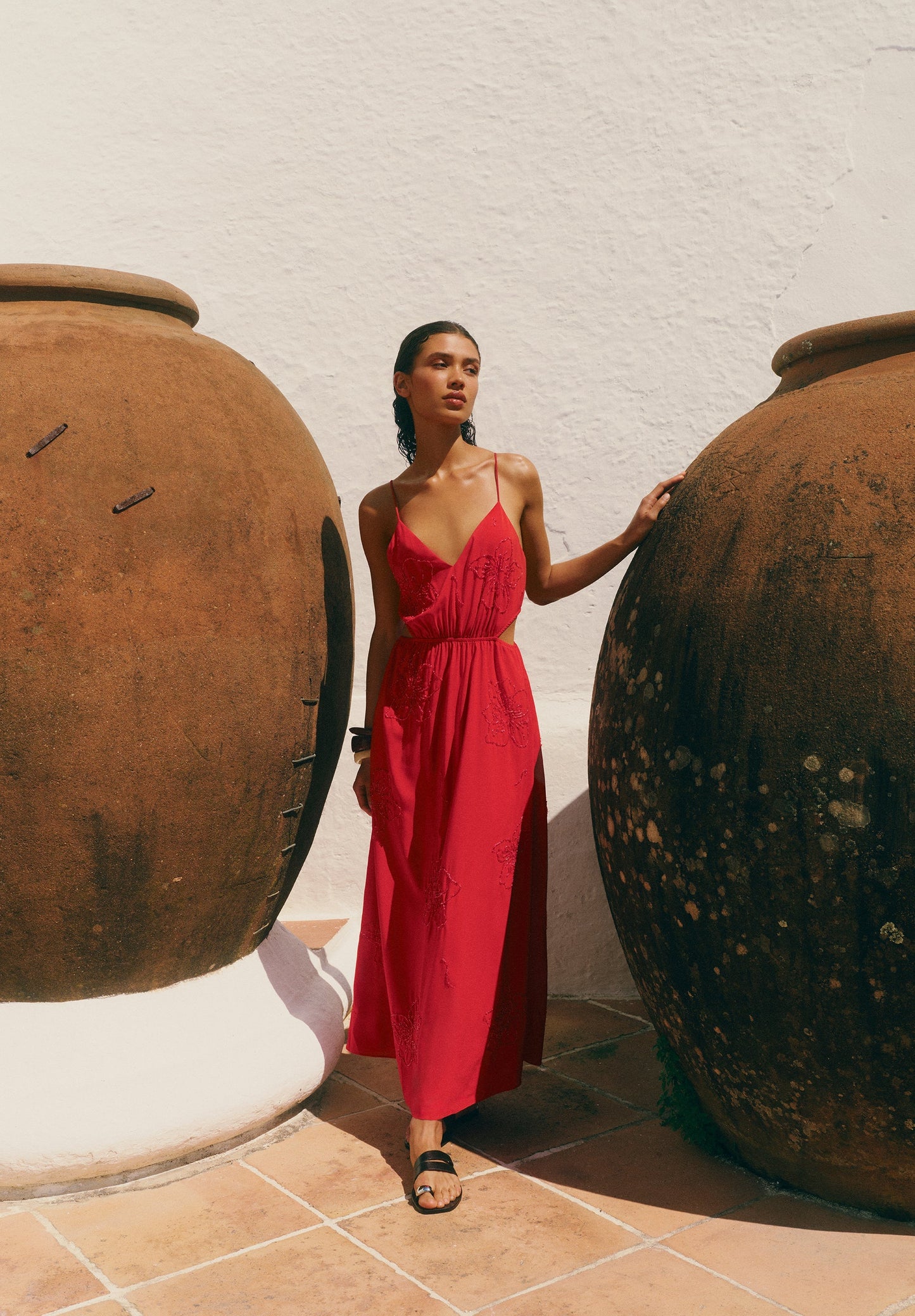 MID DRESS WITH BEADS AND CUT-OUT
