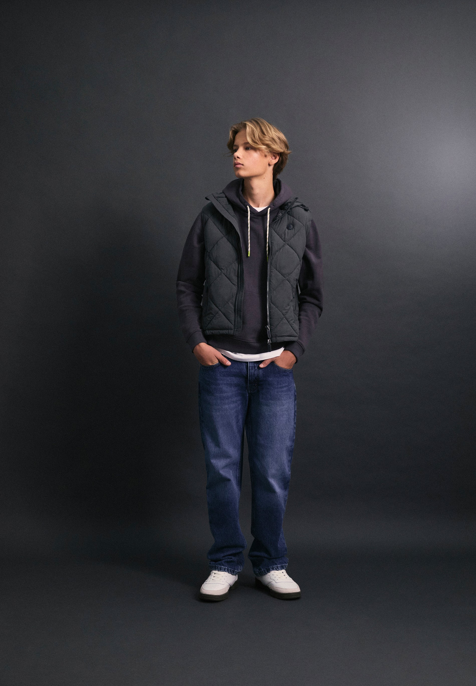 DOUDOUNE SANS MANCHES CAPUCHE SKULL