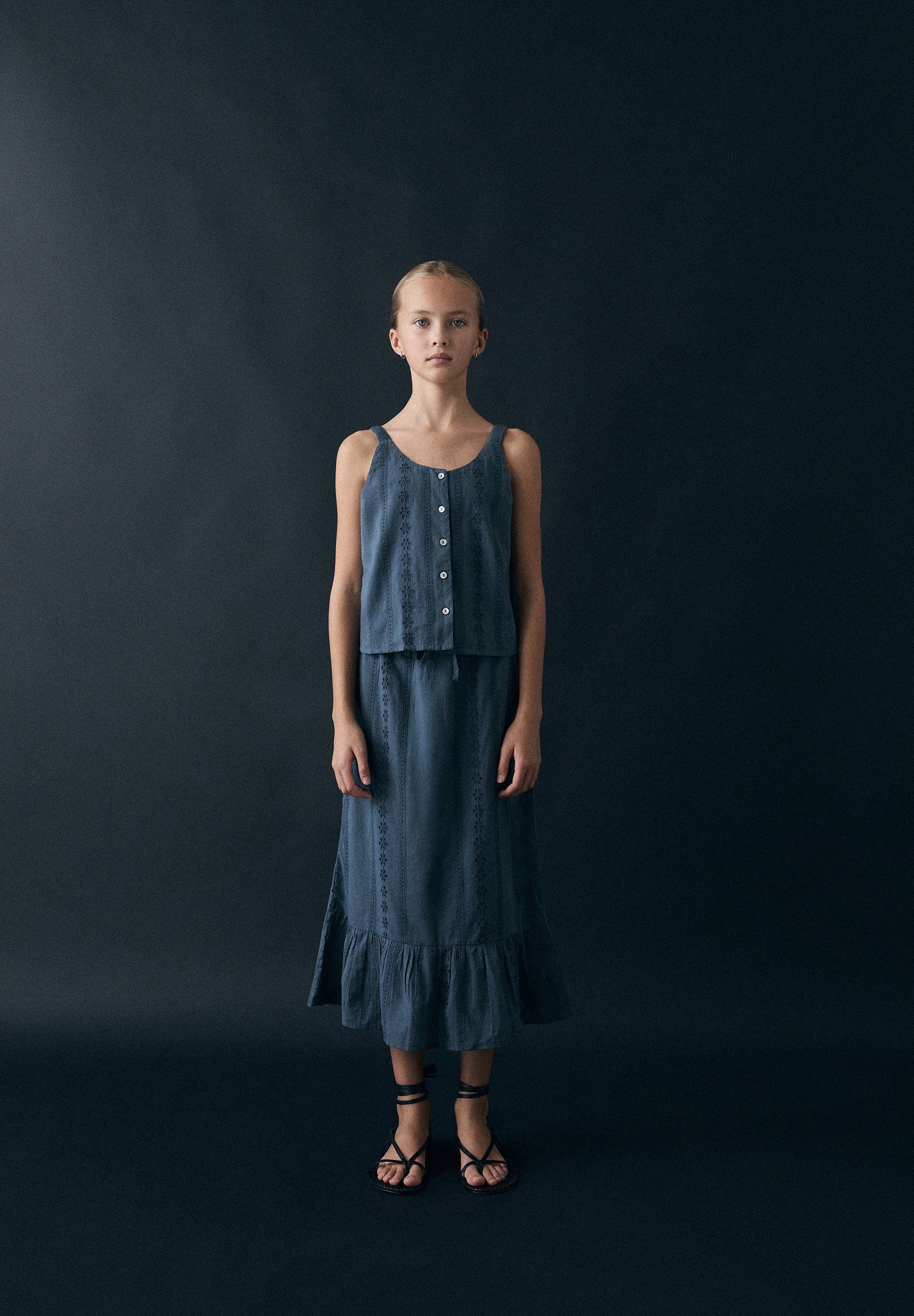 TOP IN COTONE CON RICAMI
