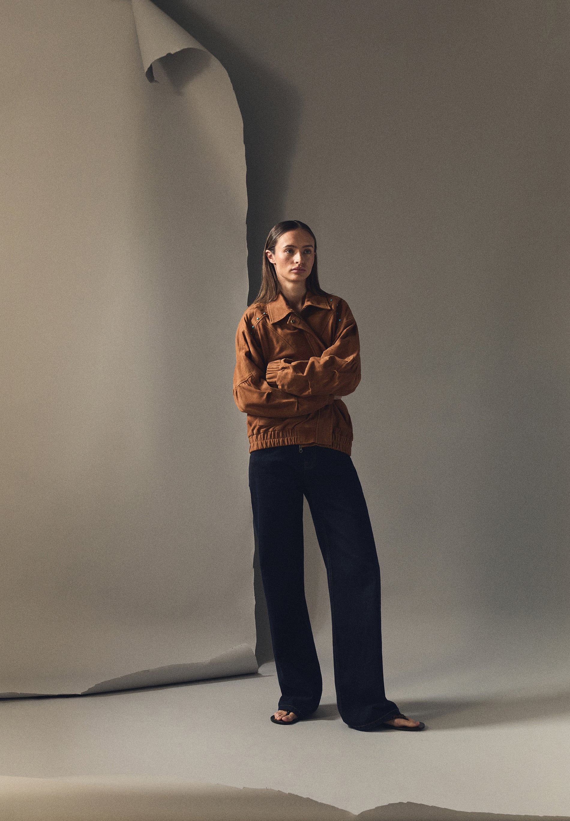 CARDIGAN IM BOMBERJACKEN-STIL AUS WILDLEDER MIT NIETEN