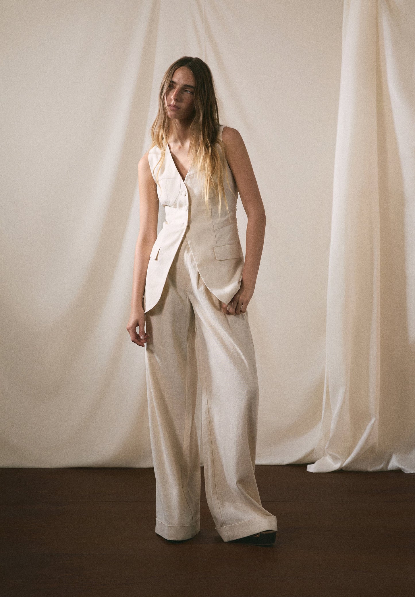 DARTED LINEN TROUSERS