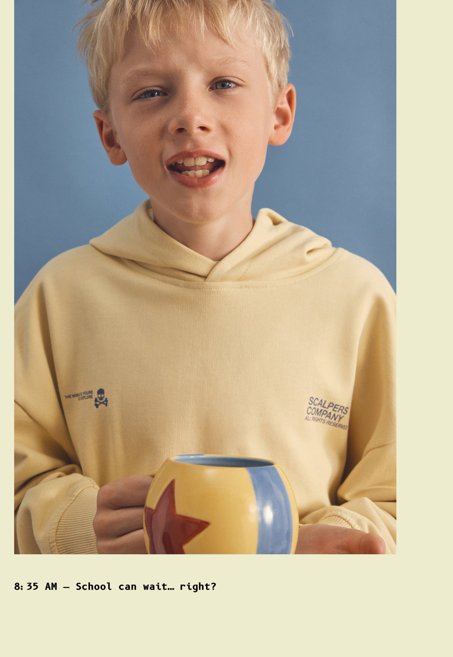 HOODY BOXY MIT LOGO AUF DEM RÜCKEN